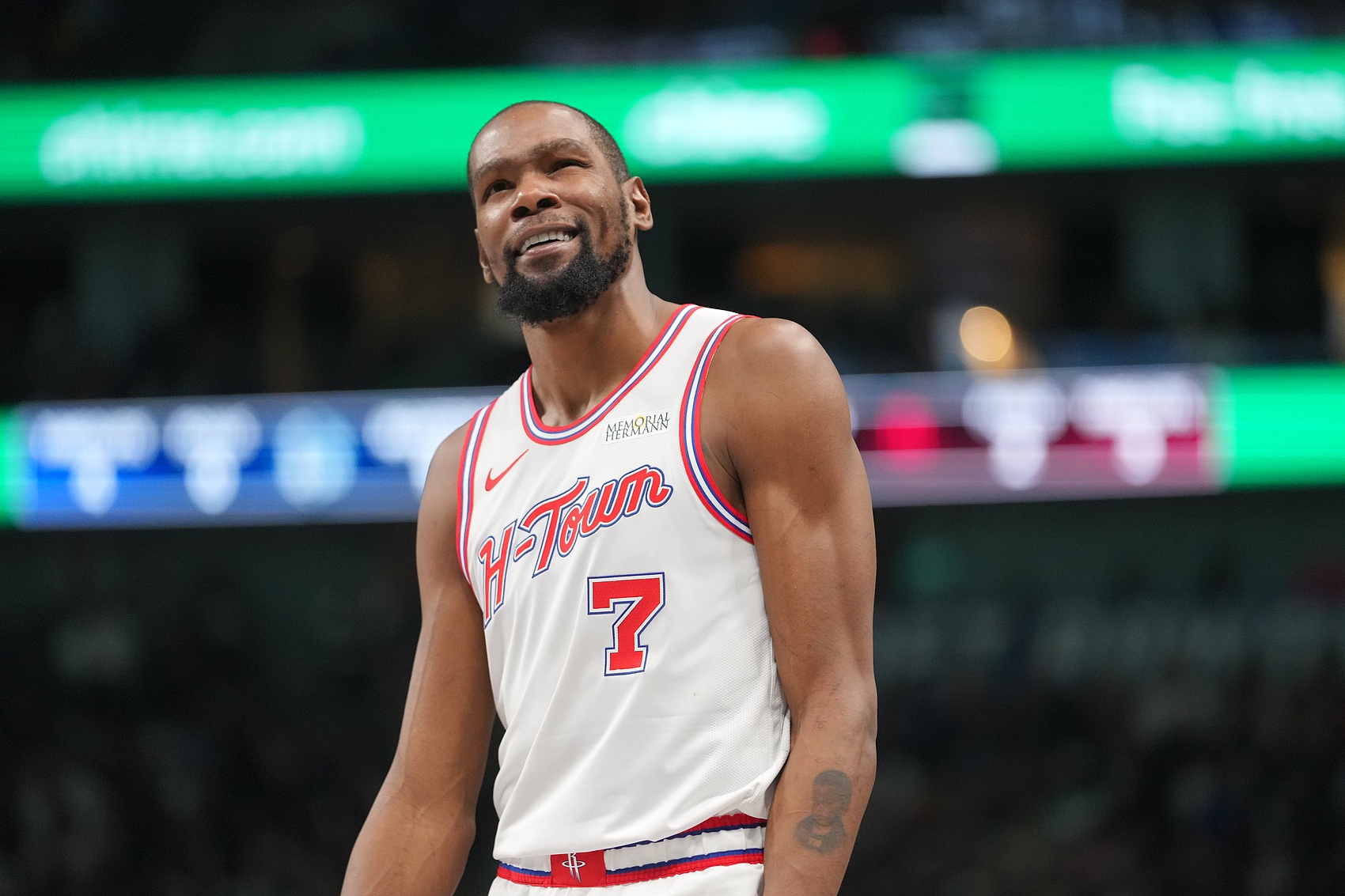 开云体育-挺能抢！杜兰特首节拿5篮板 6中3贡献7分1助攻